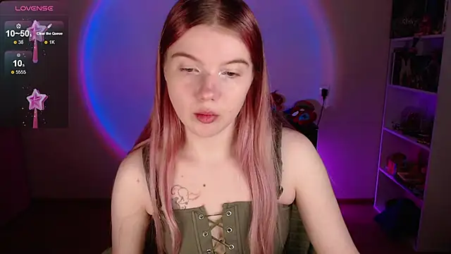 Snapshot of Strawberry_juli chatting on December 17, 2025, 6:41 am Strawberry juli online show from December 17, 2025, 6:41 am