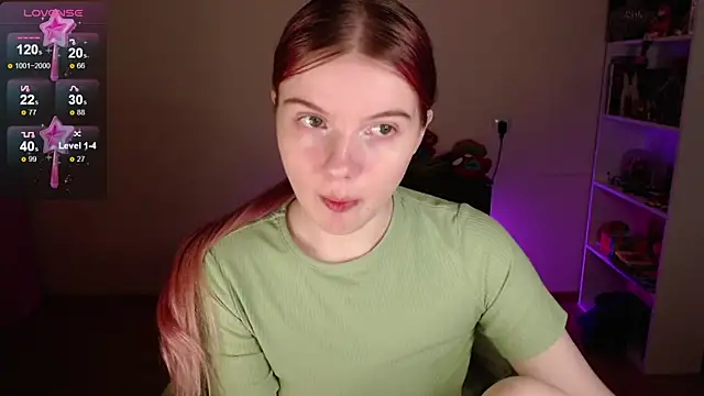 Snapshot of Strawberry_juli chatting on December 21, 2025, 12:01 pm Strawberry juli online show from December 21, 2025, 12:01 pm