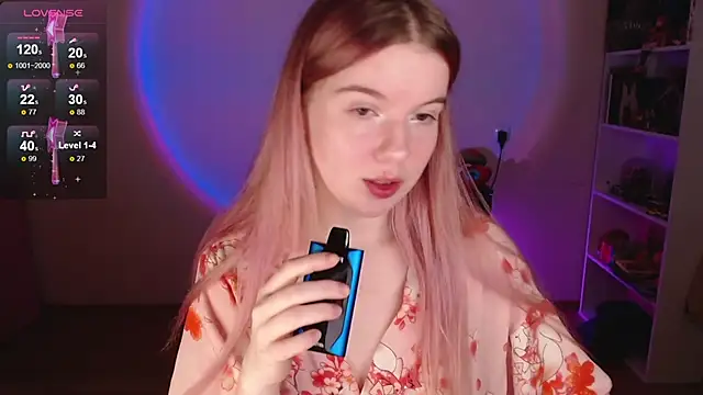 Snapshot of Strawberry_juli chatting on December 22, 2025, 3:53 pm Strawberry juli online show from December 22, 2025, 3:53 pm