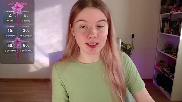 Snapshot of Strawberry_juli chatting on January 15, 2026, 8:30 am Strawberry juli online show from January 15, 2026, 8:30 am