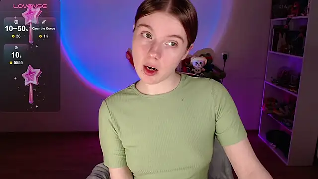 Snapshot of Strawberry_juli chatting on February 13, 2026, 1:45 am Strawberry juli online show from February 13, 2026, 1:45 am