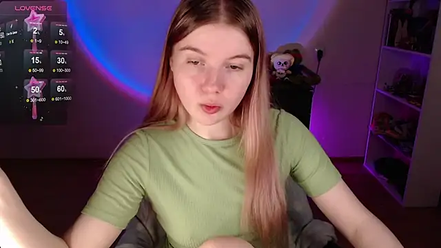 Snapshot of Strawberry_juli chatting on February 16, 2026, 1:29 pm Strawberry juli online show from February 16, 2026, 1:29 pm