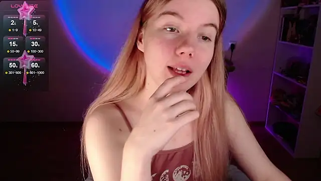 Snapshot of Strawberry_juli chatting on February 21, 2026, 2:12 am Strawberry juli online show from February 21, 2026, 2:12 am