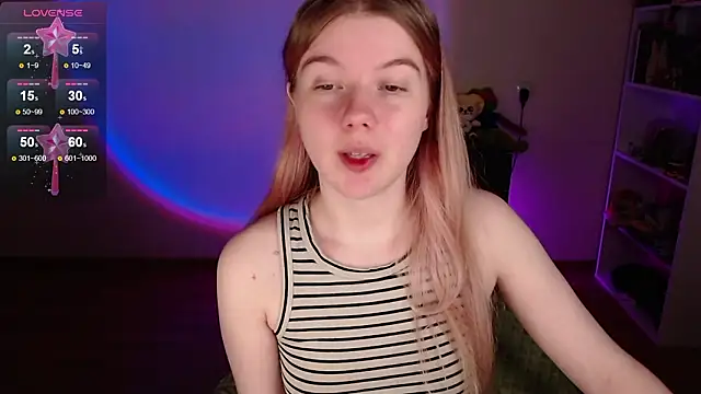 Snapshot of Strawberry_juli chatting on March 12, 2026, 2:39 am Strawberry juli online show from March 12, 2026, 2:39 am