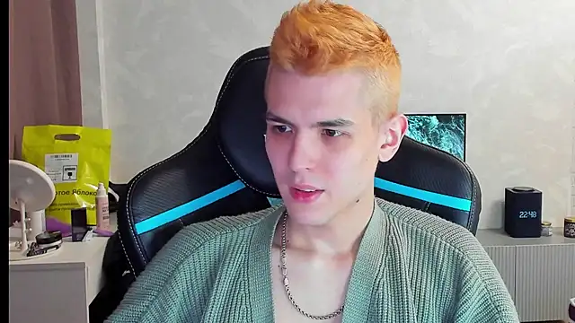 Snapshot of TravisRevas chatting on March 5, 2025, 7:49 pm TravisRevas online show from March 5, 2025, 7:49 pm