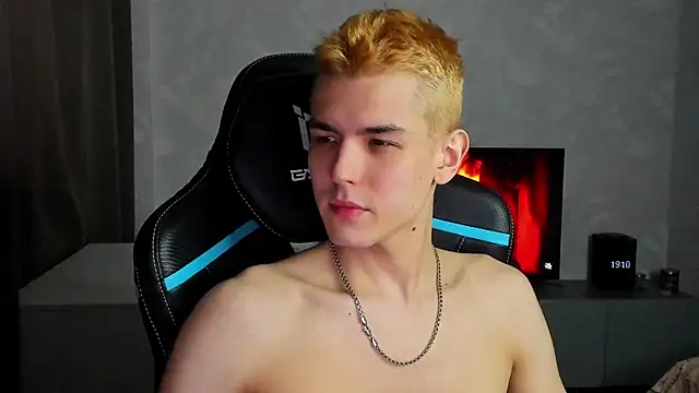 Snapshot of TravisRevas chatting on March 7, 2025, 4:11 pm TravisRevas online show from March 7, 2025, 4:11 pm