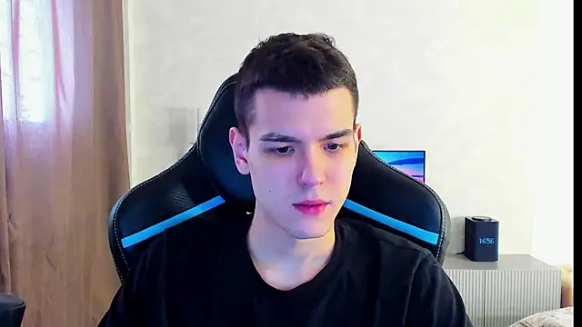 Snapshot of TravisRevas chatting on March 14, 2025, 1:57 pm TravisRevas online show from March 14, 2025, 1:57 pm