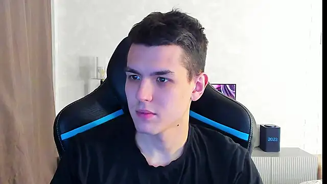 Snapshot of TravisRevas chatting on March 14, 2025, 5:24 pm TravisRevas online show from March 14, 2025, 5:24 pm