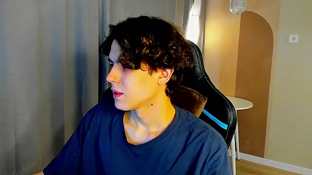 Snapshot of TravisRevas chatting on March 3, 2026, 3:34 am TravisRevas online show from March 3, 2026, 3:34 am