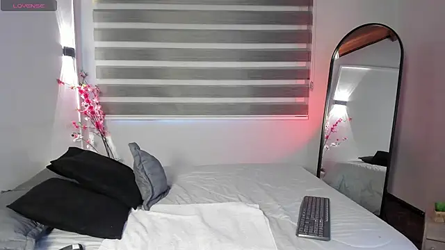 sweet obsession   online show from September 27, 2025, 7:41 pm