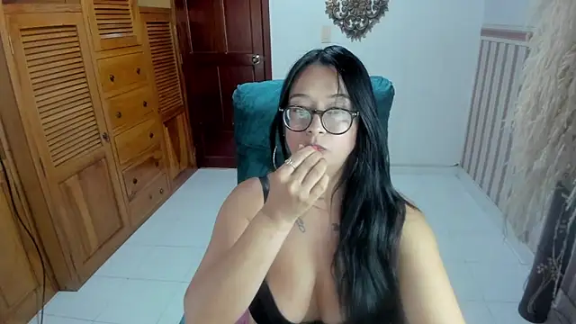 AnnaPerez  online show from January 17, 2026, 7:28 pm