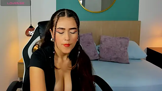 dulce victoriaa  online show from February 28, 2025, 1:36 pm