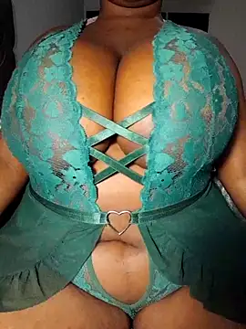 wamie12 online show from November 26, 2025, 9:38 pm