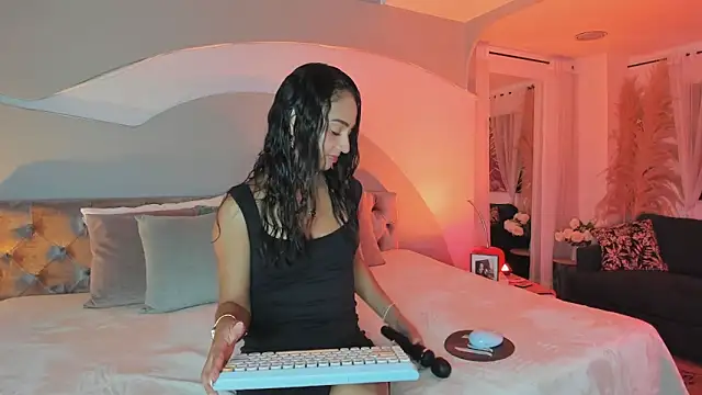 Elizabeth clark  online show from January 5, 2026, 7:28 pm