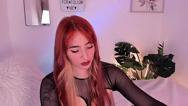 Snapshot of purplemoonn_ chatting on March 12, 2025, 4:02 pm purplemoonn online show from March 12, 2025, 4:02 pm