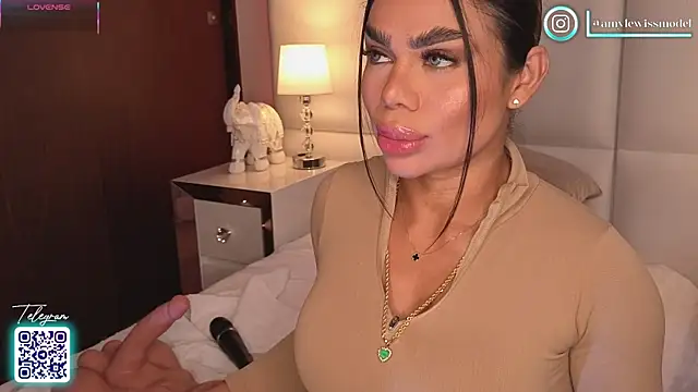 Snapshot of Amylewisq chatting on September 13, 2025, 10:53 pm Amylewisq online show from September 13, 2025, 10:53 pm