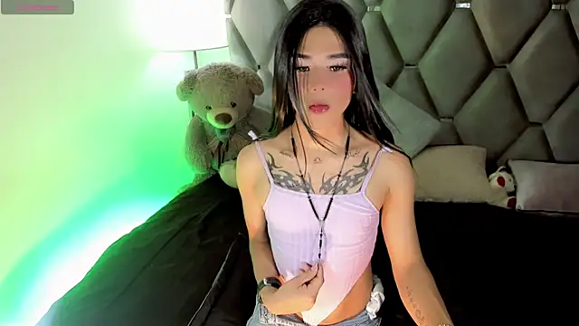 yaneycam online show from January 14, 2026, 10:47 pm