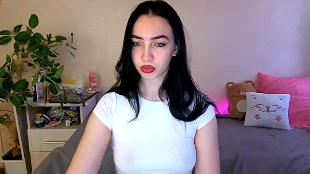 WildKittenX  online show from June 5, 2026, 4:08 am