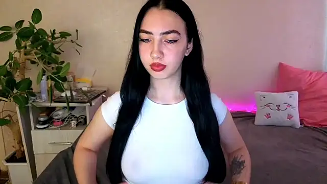 WildKittenX  online show from June 7, 2026, 4:05 am
