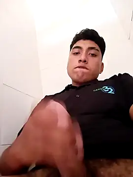 crisssalazar online show from October 23, 2025, 9:46 pm