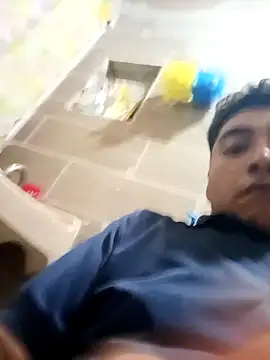 crisssalazar online show from October 29, 2025, 1:19 am