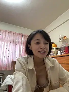 ladypaggy online show from October 27, 2025, 8:07 am