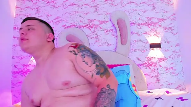 IM SINAY online show from March 12, 2025, 1:36 am