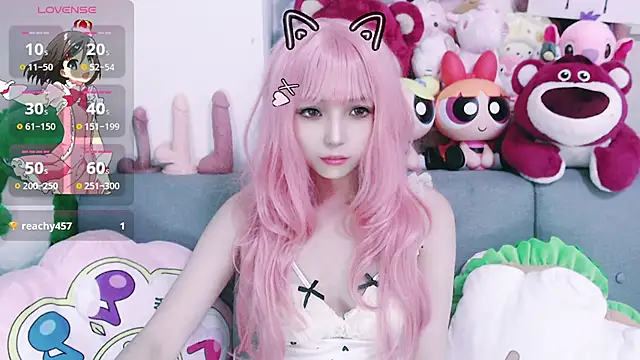 chenenna7 online show from October 13, 2025, 2:17 pm