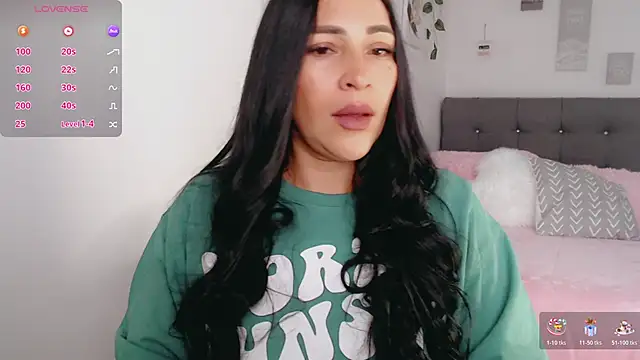 luna lgomez  online show from February 19, 2026, 12:12 pm