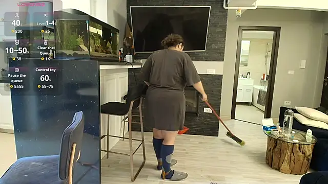 Layla- online show from September 19, 2025, 9:54 am