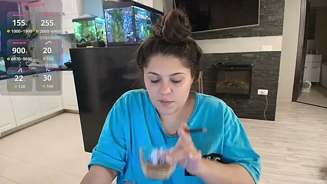 Layla- online show from October 11, 2025, 11:20 am