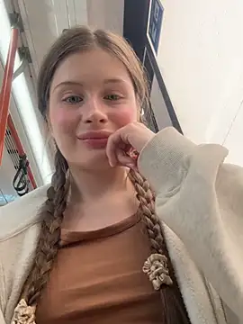 Snapshot of melicious_ chatting on March 5, 2025, 1:06 pm melicious online show from March 5, 2025, 1:06 pm