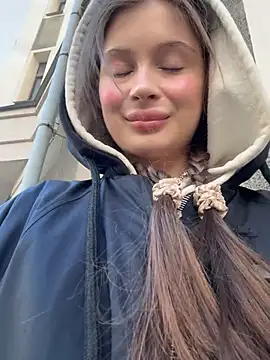 Snapshot of melicious_ chatting on March 9, 2025, 10:19 am melicious online show from March 9, 2025, 10:19 am