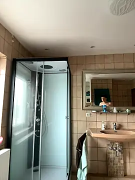 xy monkeyBigCock online show from September 30, 2025, 9:36 am