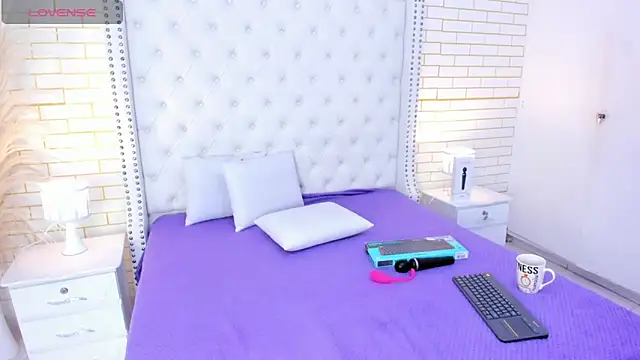 Emilly wilson  online show from November 21, 2025, 11:53 am