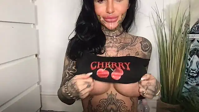 Snapshot of Peaches_and_the_Cream chatting on March 2, 2026, 2:35 pm Peaches and the Cream online show from March 2, 2026, 2:35 pm