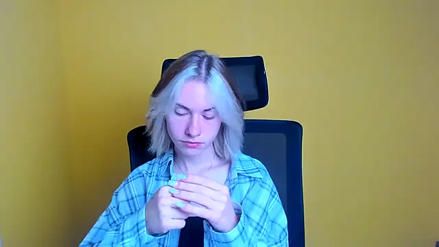 Fiona Night online show from September 10, 2025, 5:29 am