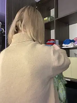 amorearte m online show from March 12, 2025, 3:57 am