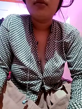 Snapshot of Beautiful_Puja chatting on March 7, 2025, 11:27 pm Beautiful Puja online show from March 7, 2025, 11:27 pm