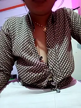 Snapshot of Beautiful_Puja chatting on March 12, 2025, 4:24 pm Beautiful Puja online show from March 12, 2025, 4:24 pm