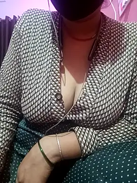 Snapshot of Beautiful_Puja chatting on March 22, 2025, 4:47 pm Beautiful Puja online show from March 22, 2025, 4:47 pm