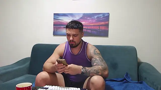 Tiberius hunk online show from November 30, 2025, 10:19 am