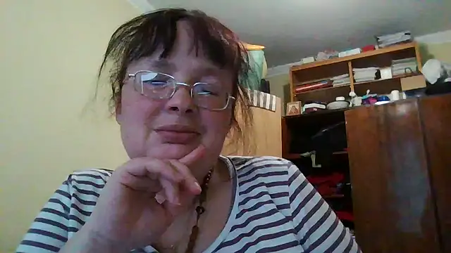 Queen-Elizabeth-25 online show from March 4, 2025, 3:48 pm