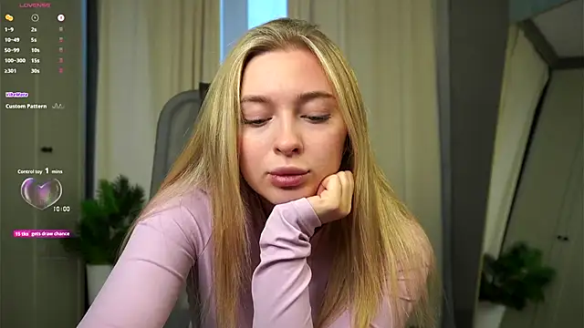 christie luv online show from December 4, 2025, 1:09 pm