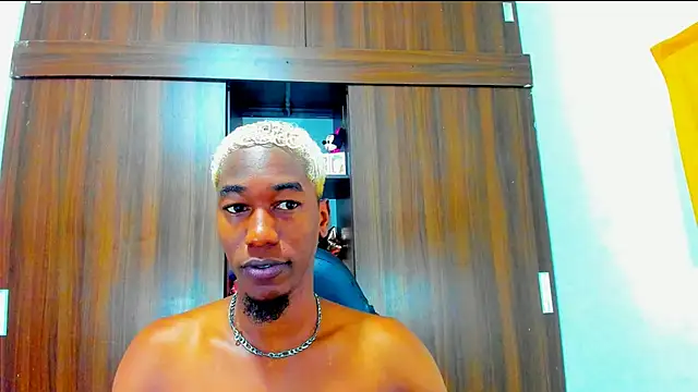 Dreamastercum  online show from November 3, 2025, 10:10 pm