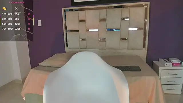 emilyy cooperr online show from February 14, 2026, 12:13 pm