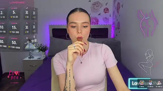 EmelyMason online show from April 10, 2026, 6:07 am