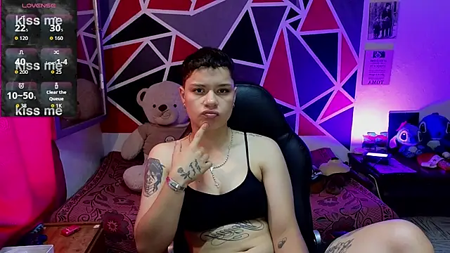 demimoore222 online show from December 19, 2025, 3:19 pm