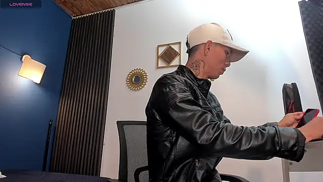 CRAZY-BOY99 online show from March 12, 2025, 12:36 pm