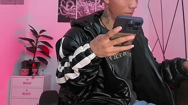 CRAZY-BOY99 online show from November 14, 2025, 11:53 am